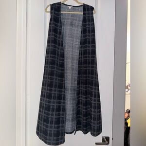 LuLaRoe Medium Joy Vest Black & Gray Checkered